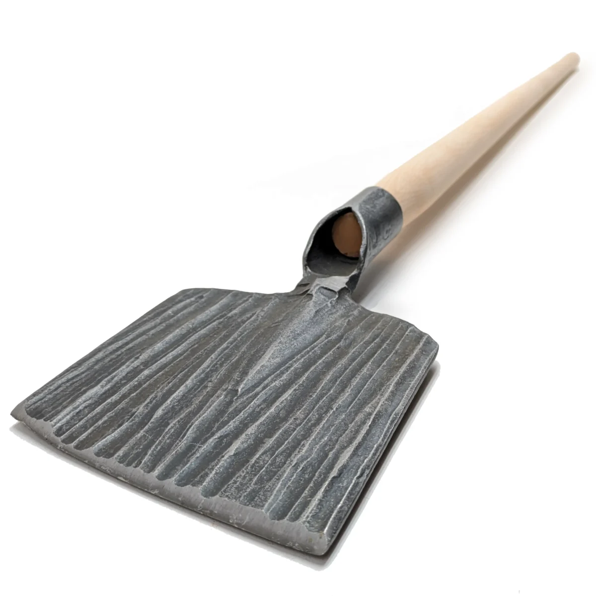 Kovano ledeno pestilo z ročajem iz jesena